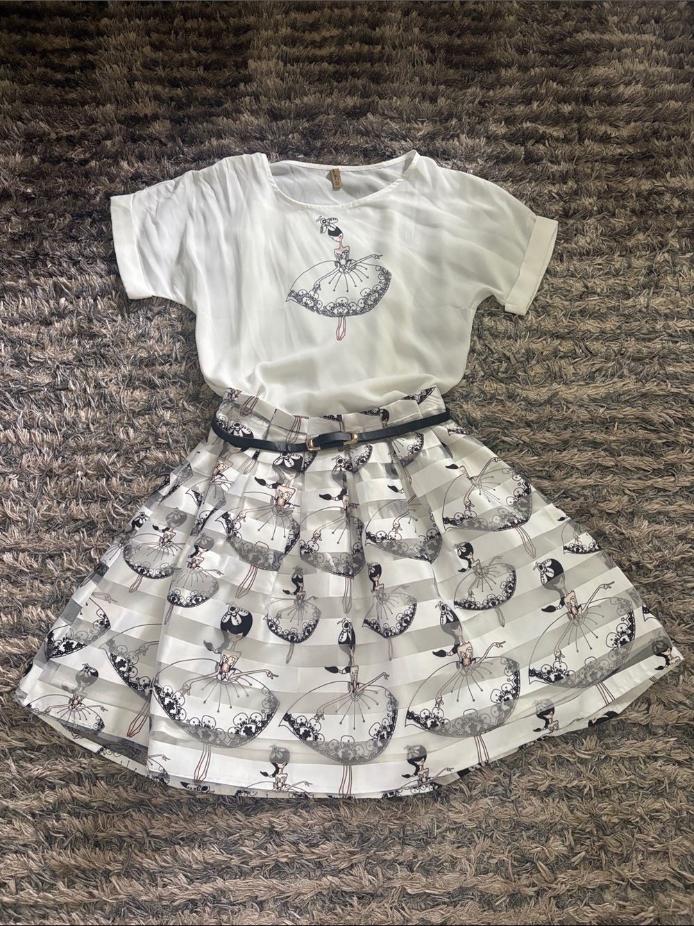 Elegant Ballerina Print Skirt Set with Belt Size M
